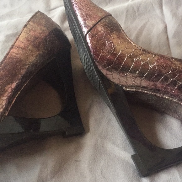 Faux snakeskin wedges - Picture 3 of 3